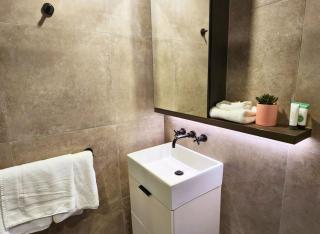 Comfy 1 Bedroom Apartment with WiFi and Parking - 3