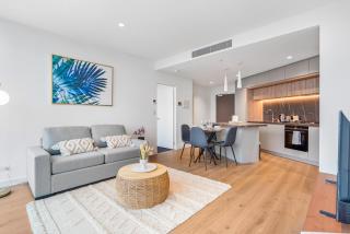 Luxury City View Apt on Level 58 with Pool Sauna Gym - 9