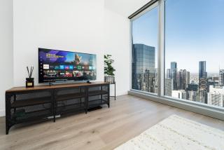 Luxury City View Apt on Level 58 with Pool Sauna Gym - 2