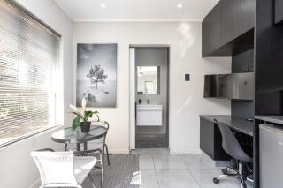 Fourways Executive Studio - Secure, modern unit - 2
