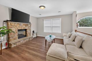 Pocono Getaway Lake & Pool in Gated Community - 1