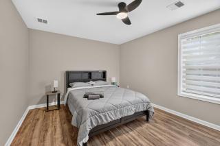 Pocono Getaway Lake & Pool in Gated Community - 7