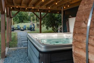 Sauna & Hot Tub Chalet with Game Room, 6BR - 7