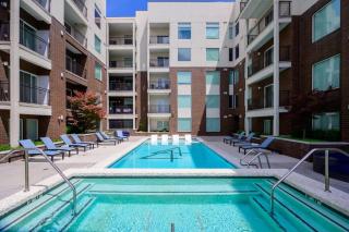 Central City Luxury-2BR 2BA,Pool,Htub,Gym,Parking - 8