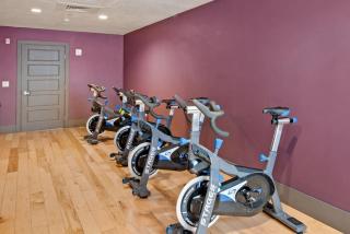 Central City Luxury-2BR 2BA,Pool,Htub,Gym,Parking - 6