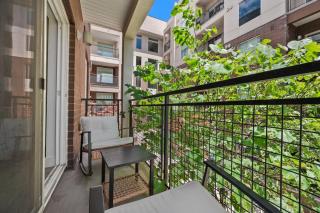 Central City Luxury-2BR 2BA,Pool,Htub,Gym,Parking - 5