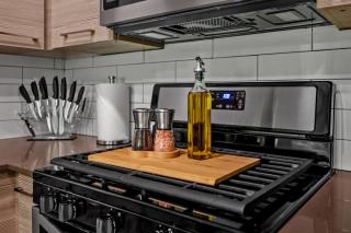 Central City Luxury-2BR 2BA,Pool,Htub,Gym,Parking - 1
