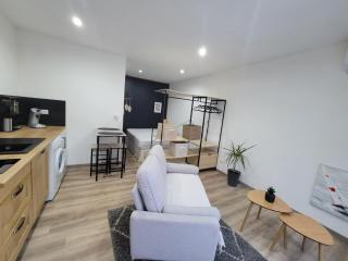 STUDIO A 2 MN DE L A75 - 0