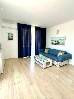 Spacious Crystal Beach - 0