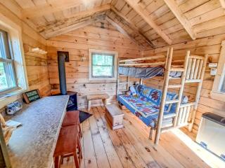 Cozy Tiny Cabin - Off-Grid Experience with Sled Dogs Year 'round in Minnesota - 8