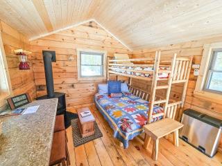 Cozy Tiny Cabin - Off-Grid Experience with Sled Dogs Year 'round in Minnesota - 5