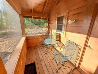 Cozy Tiny Cabin - Off-Grid Experience with Sled Dogs Year 'round in Minnesota - 3