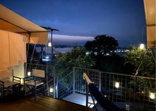 Serene Glampominium Escape with Outdoor & Indoor Showers in Cottonwood Shores, Texas - 9