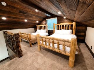 Scenic Cabin with Henry's Lake Sunset Views Near Yellowstone | Island Park, Idaho - 3
