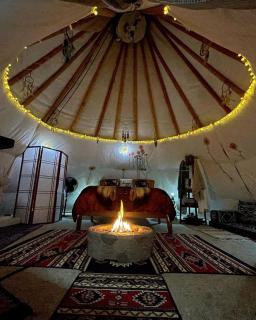 Luxury Glamping Tipi Retreat Near Rogue River, Oregon - 9