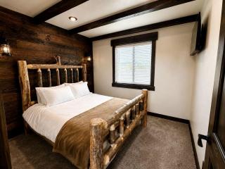 Charming Cabin with Private Porch Near Yellowstone National Park | Island Park, Idaho - 2