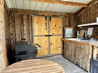 Charming Bell Tent for Glamping Escapes to Montana - 7