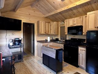 Charming Countryside Cabin with Hot Tub in Hot Springs, Arkansas - 7