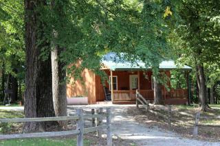 Charming Cozy Chalet on a Hill by the Cedar River in Letts, Iowa - 0