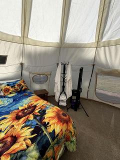 Serene Bell Tent with Forest Retreat Amenities Near Wolf Creek, Oregon - 4