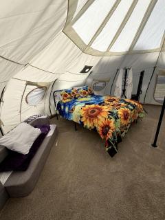 Serene Bell Tent with Forest Retreat Amenities Near Wolf Creek, Oregon - 3