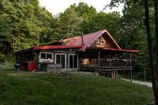 Cozy Holiday Lodge with Heated Pool & Game Room in Mount Vernon, Ohio - 0