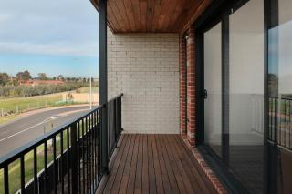 Spacious & Stylish 2BR Townhouse Full Amenities - 2