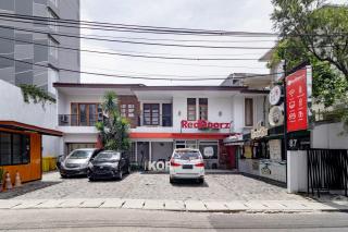RedDoorz Plus near Cilandak Town Square 2 - 1