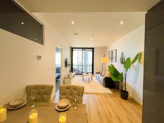Most Loved Bright Comfy CBD 2BR Guest Favorite - 4
