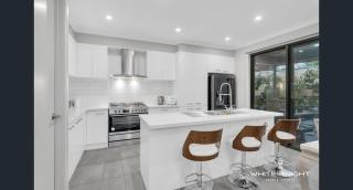 Spacious & Stylish 3BRS House Full Facilities - 8