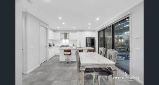 Spacious & Stylish 3BRS House Full Facilities - 4