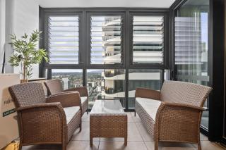 High-Rise 2-Bed Apartment Near Box Hill Central - 9