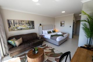 Boutique Studio - King Bed - Montecasino Sunsets - 0