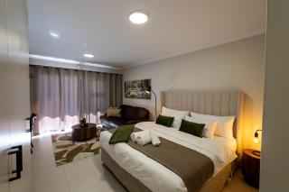 Boutique Studio - King Bed - Montecasino Sunsets - 6