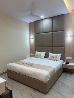 Hotel Shanvi Inn - 8