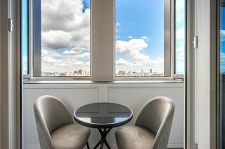 29-361 Manhattan, Beresteiskyi 11, Kyiv, Politekh metro nearby, panoramic city view, 15 kW backup power, Petrovdom Apartment - 1