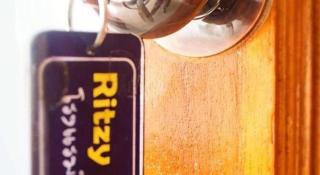 Ritzy House Hotel - 2