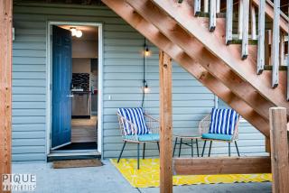 Bright 2BDRM - King Bed - Patio - Netflix - WiFi - 8