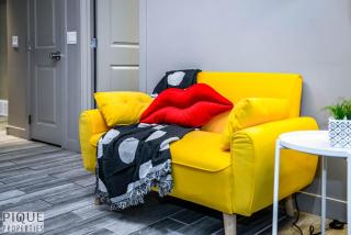 Bright 2BDRM - King Bed - Patio - Netflix - WiFi - 4