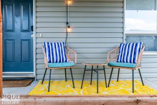 Bright 2BDRM - King Bed - Patio - Netflix - WiFi - 7