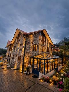 Daffodils Hotel by KYNROCK Hotels - 0