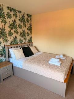 Family & Contractor Friendly 5-Bedroom House with Free Parking - 6