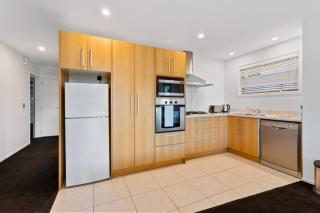 Resort-Style 2BR Alpine Apt | Pool, Spa & Garage - 8