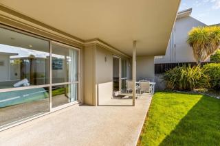 Resort-Style 2BR Alpine Apt | Pool, Spa & Garage - 4