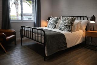 Central Stellenbosch Home (4 bed, pool & inverter) - 9