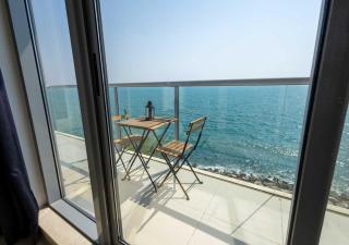 Elegant Oceanfront Gem Spacious 1 Bedroom Oasis - 9
