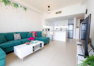 Elegant Oceanfront Gem Spacious 1 Bedroom Oasis - 2