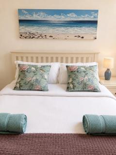 Pretty Seaside Apartment with Garden and Parking & Sofa Bed Sleeps 5 - 2