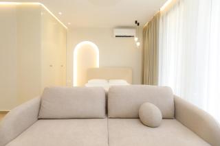 Palm Coastal White Studio - Happy Rentals - 4