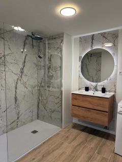 Modern 1BR Apt Near Station - 1
